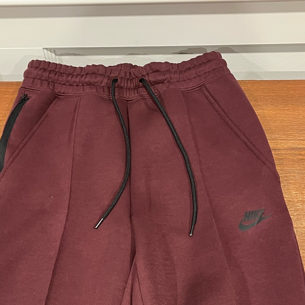 NWT! Nike Women's Sportswear Tech Fleece Mid-Rise Joggers!
